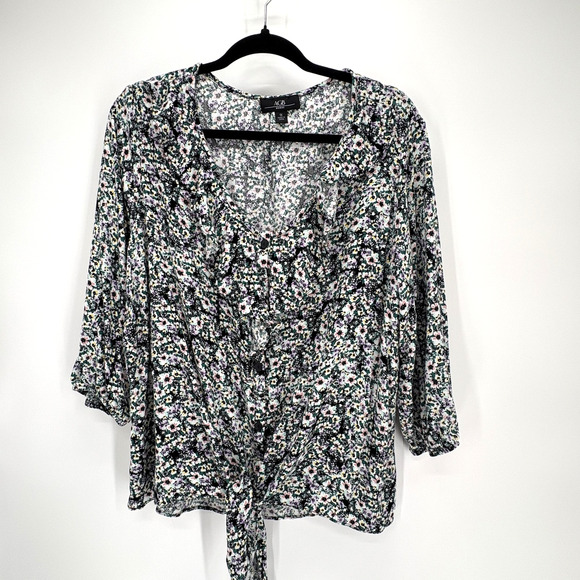 AGB Woman Blouse Womens 1X Black White Pink Floral V Neck Ruffle Tie Front Top - Picture 1 of 5